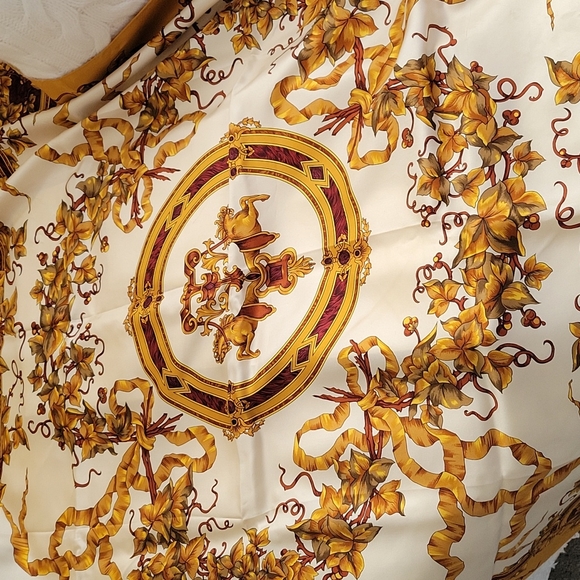 Scarf - Picture 1 of 4